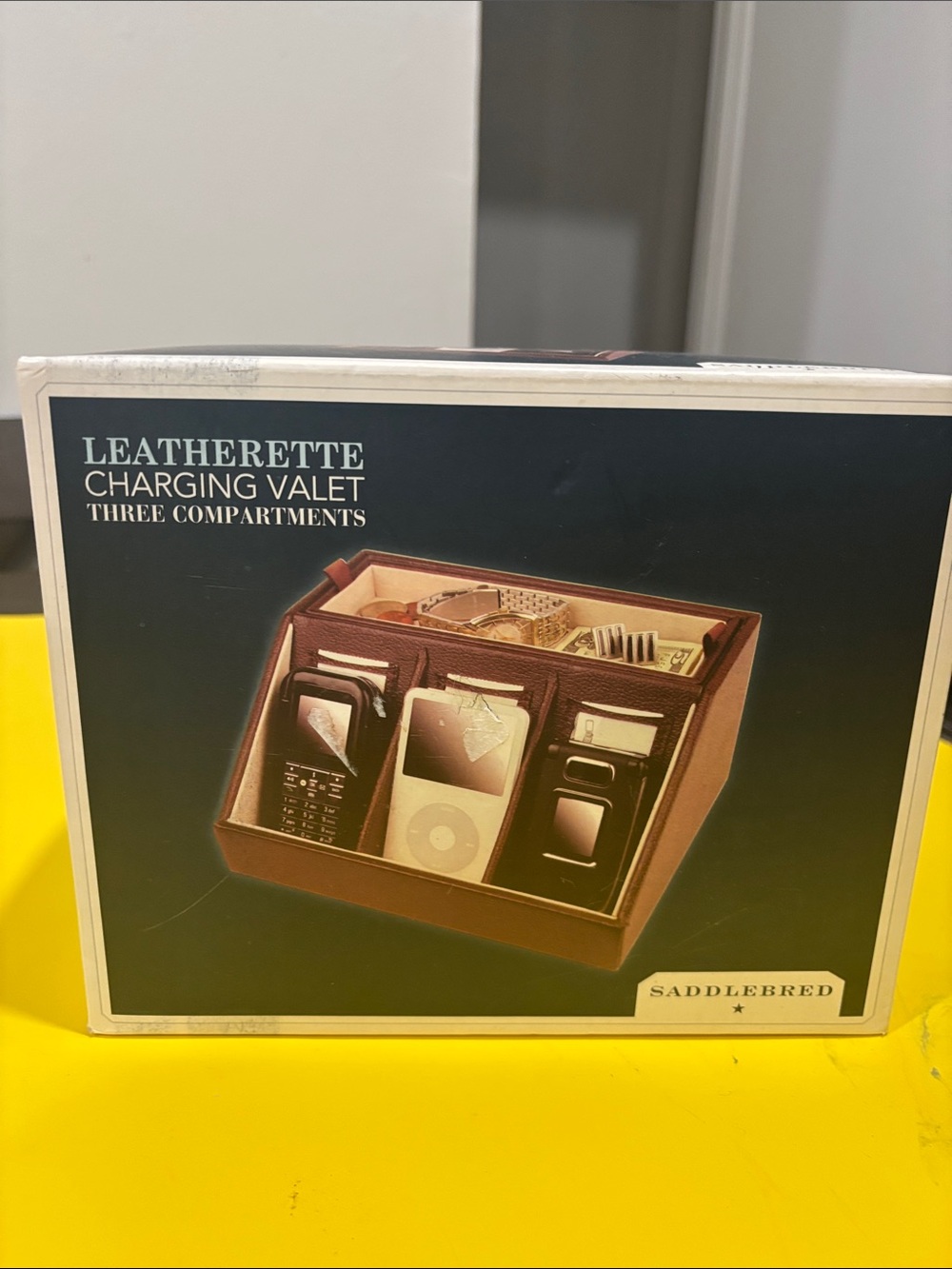 Saddlebred Brown Leatherette Charging Valet Organizer